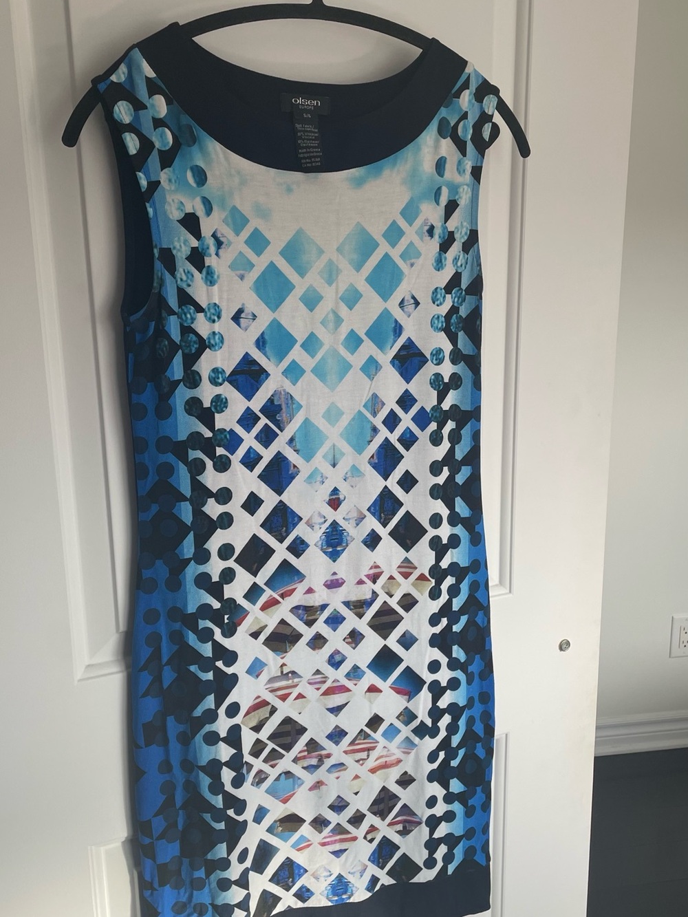 Olsen Sleeveless Blue Geometric Print Sheath Dress